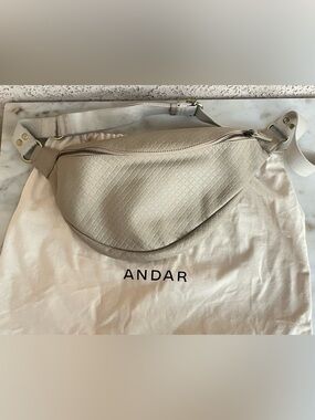 ANDAR Tatum woven bag